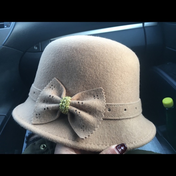 Hat - Fashion - Accessory - Picture 2 of 4